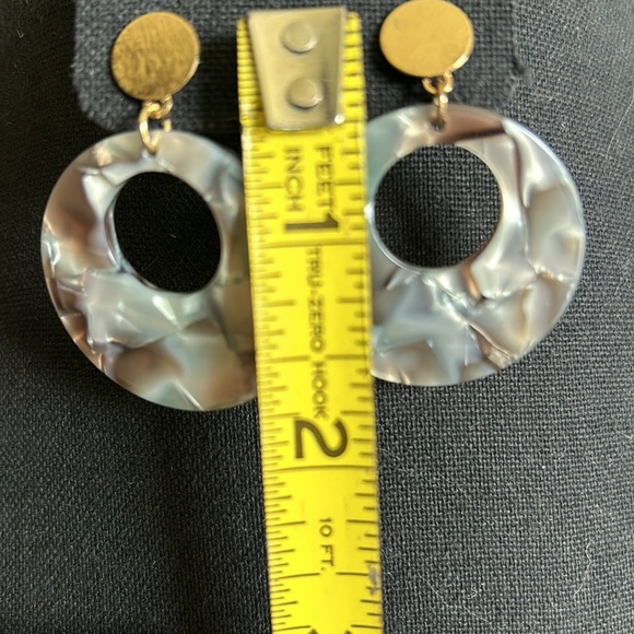 Abalone Look Post Earrings - Picture 4 of 4